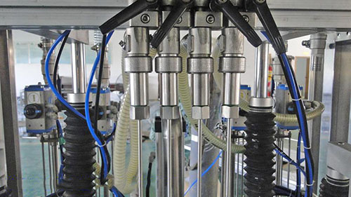 大劑量全自動食用油灌裝機細節圖：